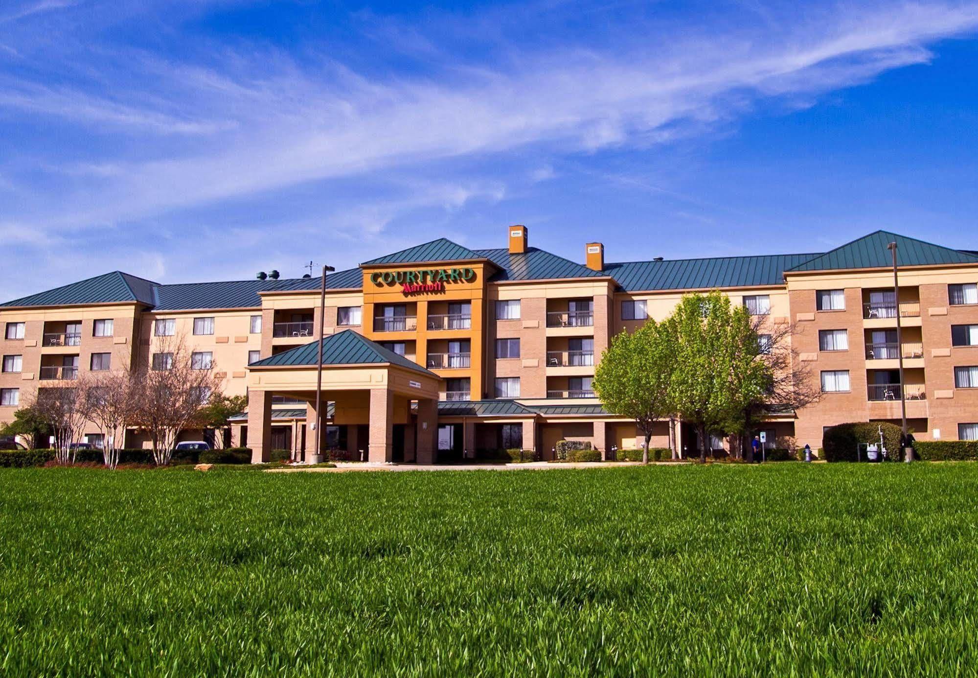 Sonesta Select Dallas 3*