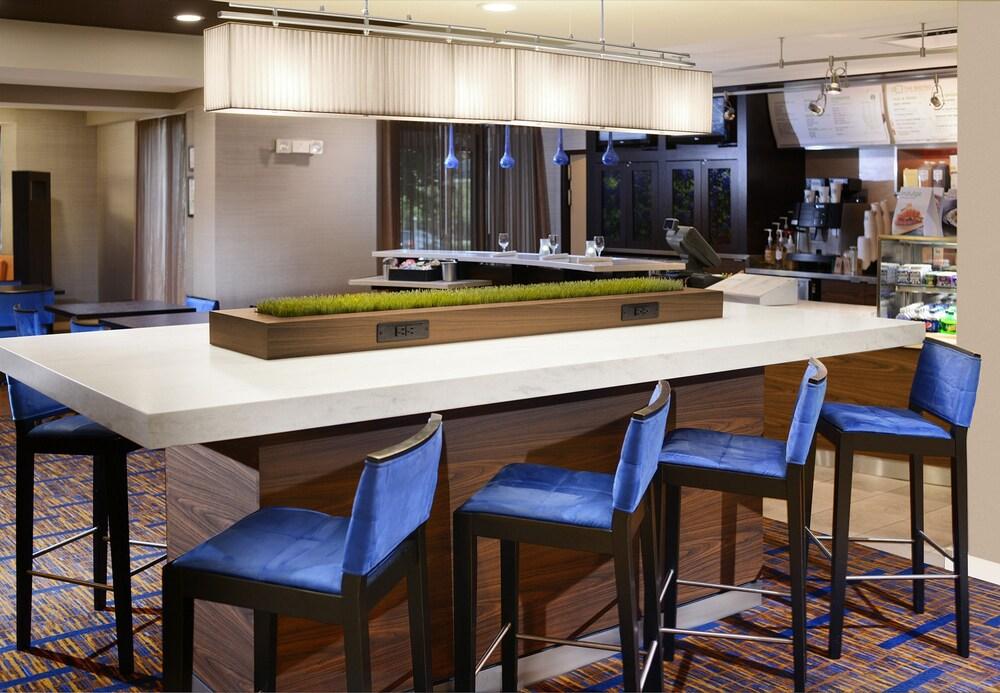 Sonesta Select Dallas 3*